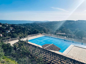 Appartement Vue mer Golf de St Tropez avec piscine 4 personnes